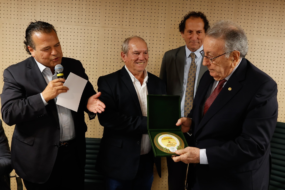 Presidente da CNA recebe homenagem da Faesp