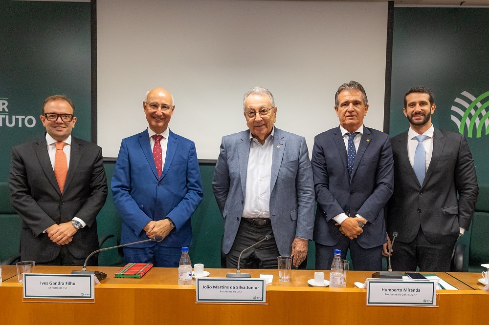 Presidente da CNA e ministro do TST participam de reunião da Comissão do Trabalho
