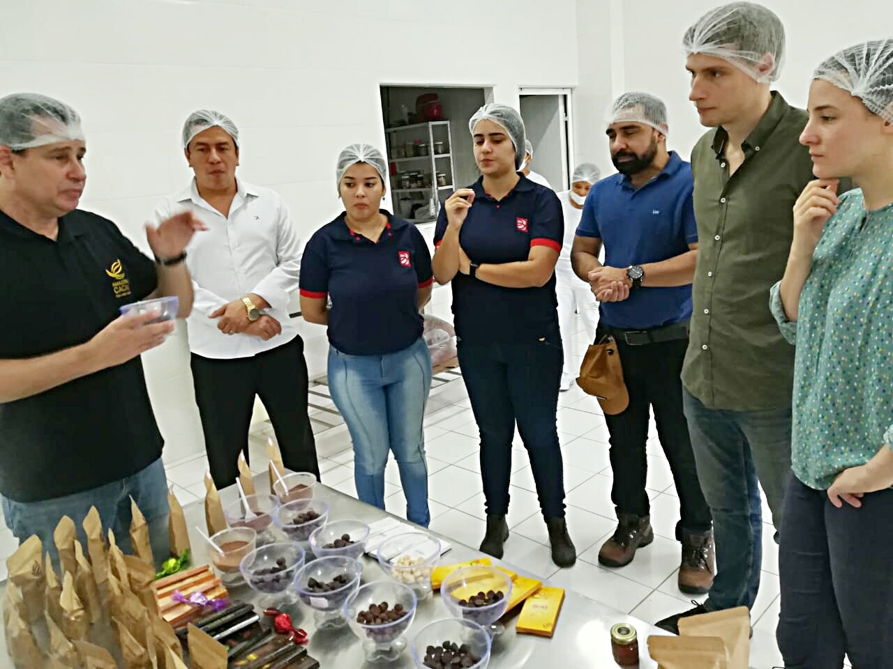 Agência Francesa de Desenvolvimento faz visita técnica em fábrica de chocolate e cooperativas no Pará