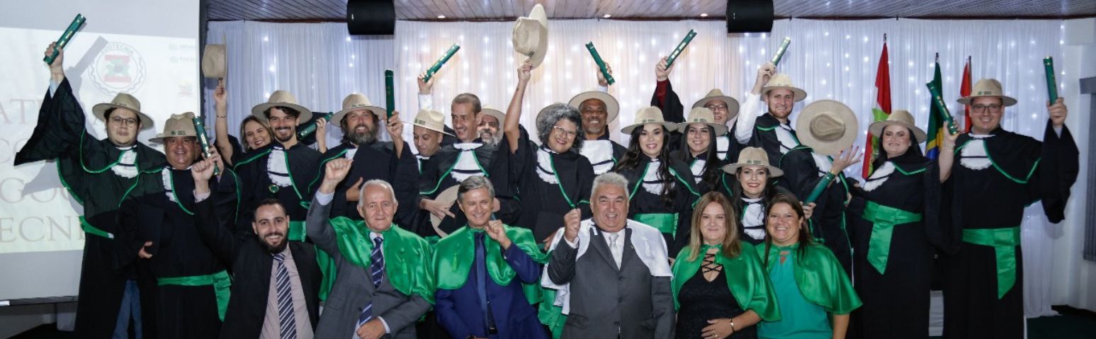 Formados novos técnicos em Agronegócio e Zootecnia