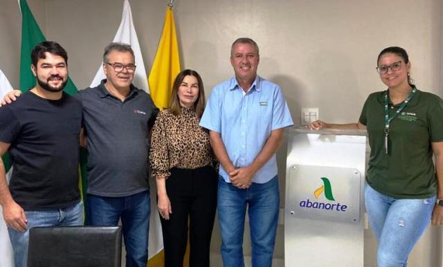 Fruticultores sao apresentados a plataforma de vendas SENAR MINAS