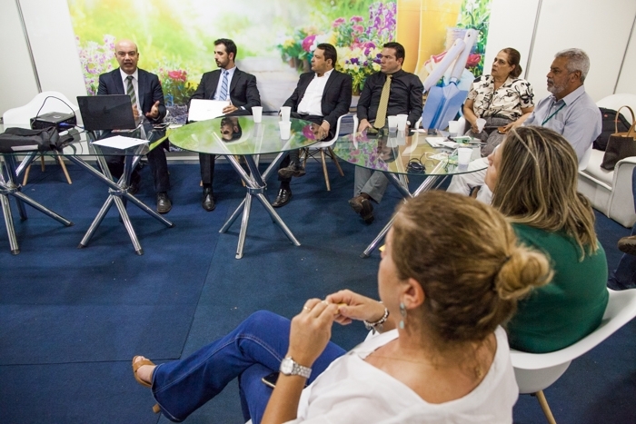 CNA discute exportação de flores no Distrito Federal
