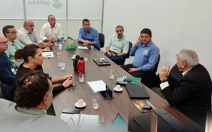 Faeg e Agrodefesa reúnem com presidente do InpEV para melhorar recolhimento de embalagens vazias de defensivos agrícolas