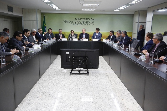 CNA e parlamentares discutem políticas de renda para o café com ministra da Agricultura