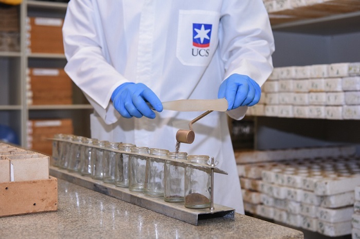 Técnicos do Senar coletam amostras de solo para análise