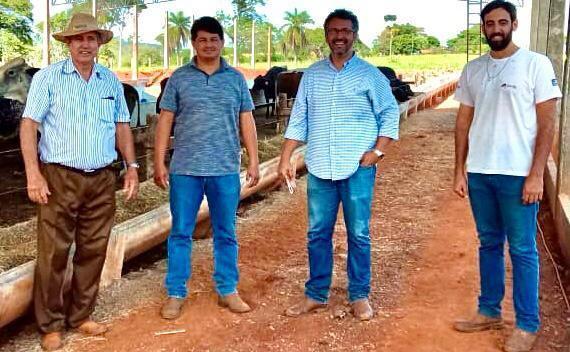 Balde Cheio: dois mil litros de leite por dia, com 76 vacas em lactação