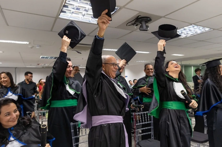 Faculdade CNA realiza formatura de 160 alunos graduados