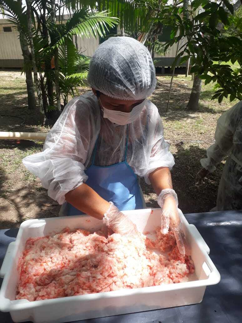 Os participantes aprenderam diversas técnicas para beneficiar o pescado
