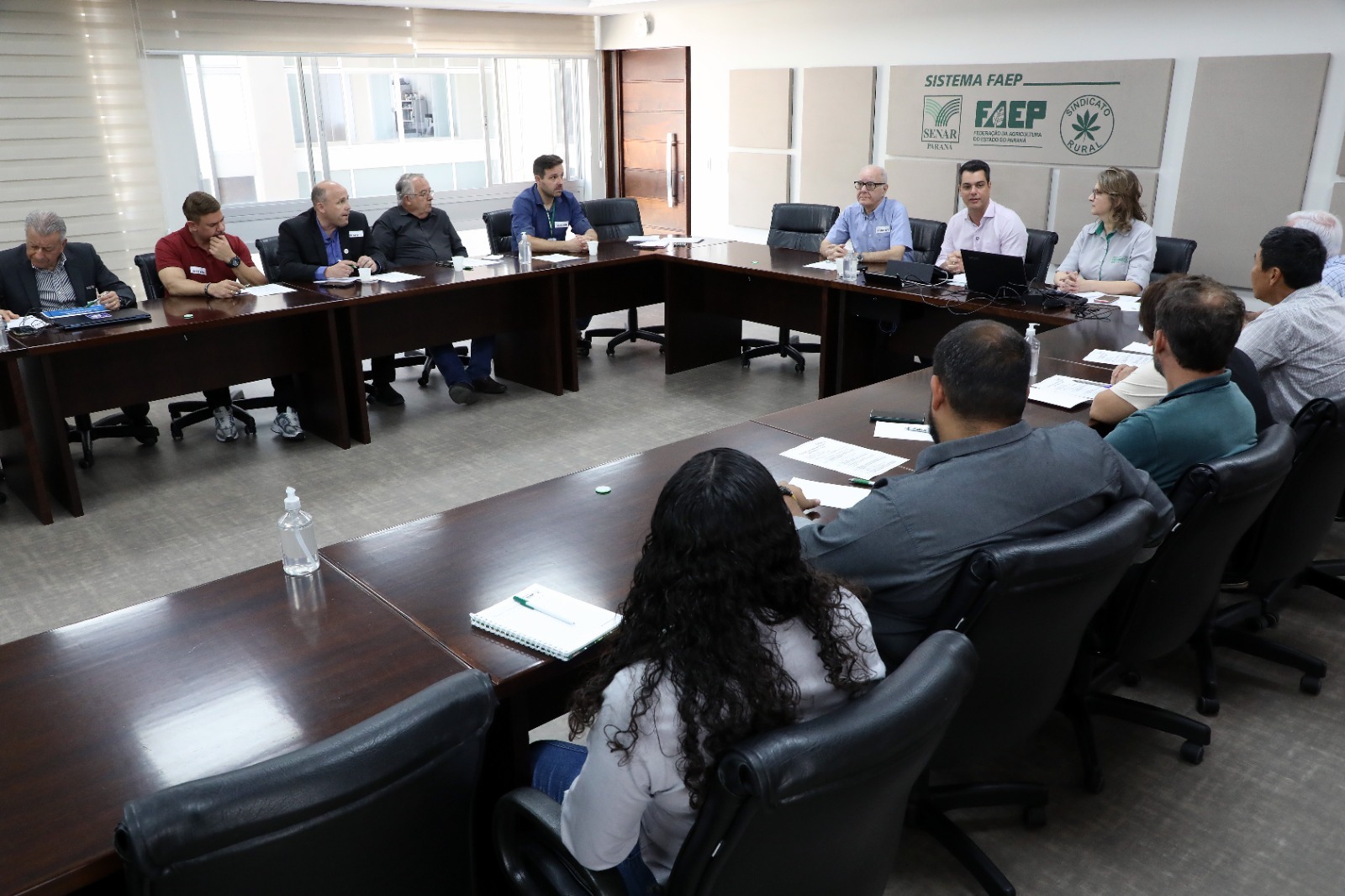 Comissão Técnica discute desafios da produção à venda de hortifrutis