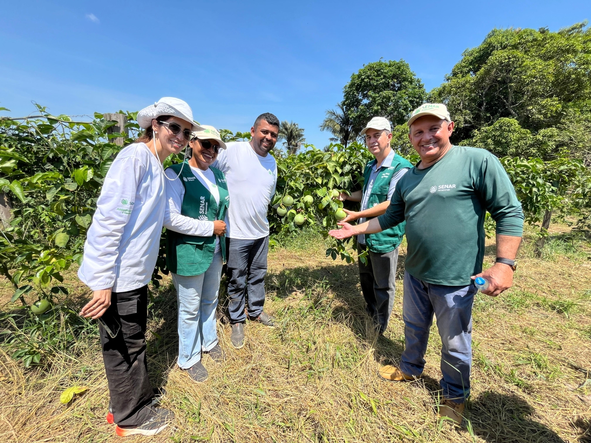 Produtores rurais de Itacoatiara assistidos pela ATeG recebem visita técnica da gestão do Senar Amazonas